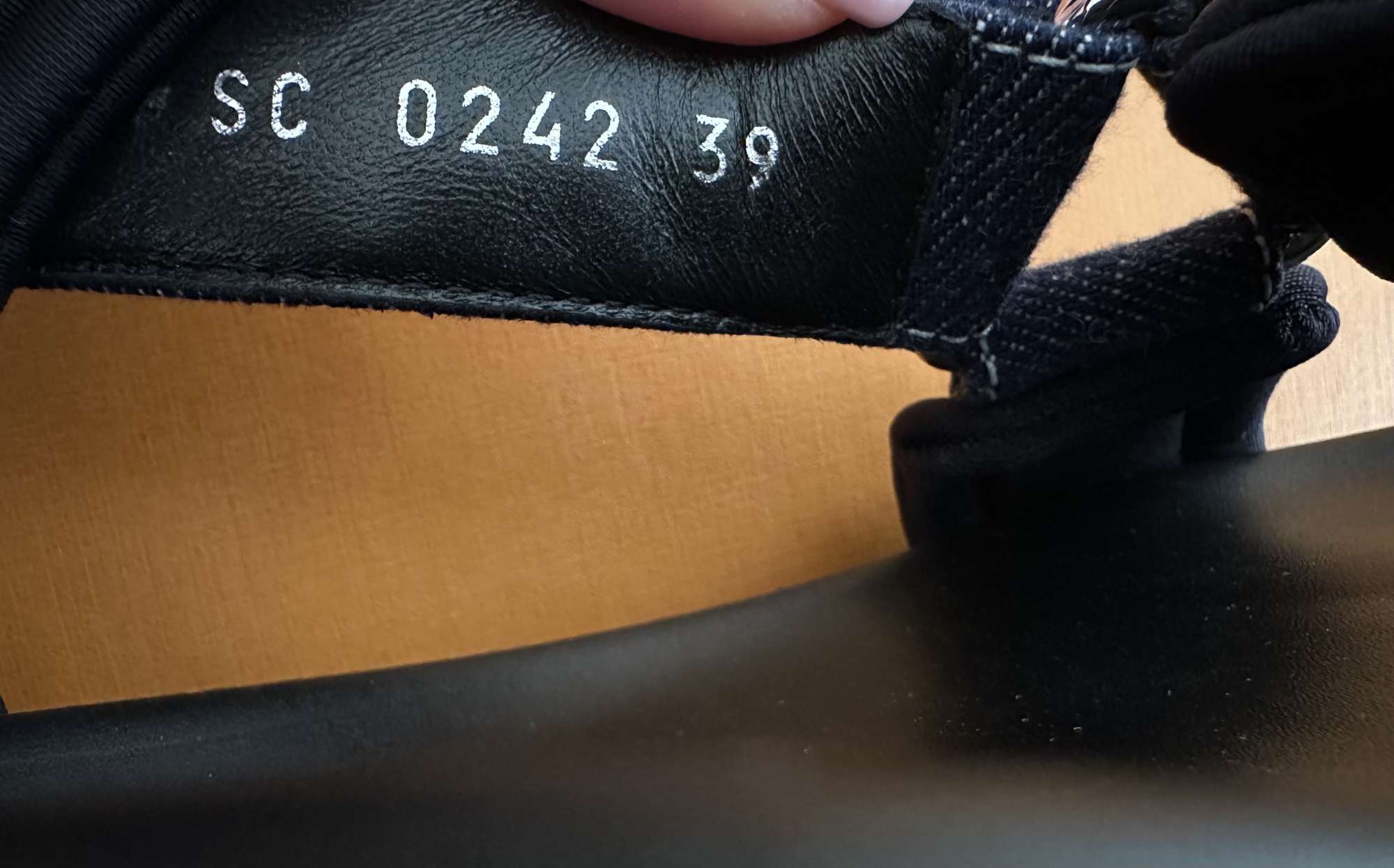 Sandále Louis Vuitton