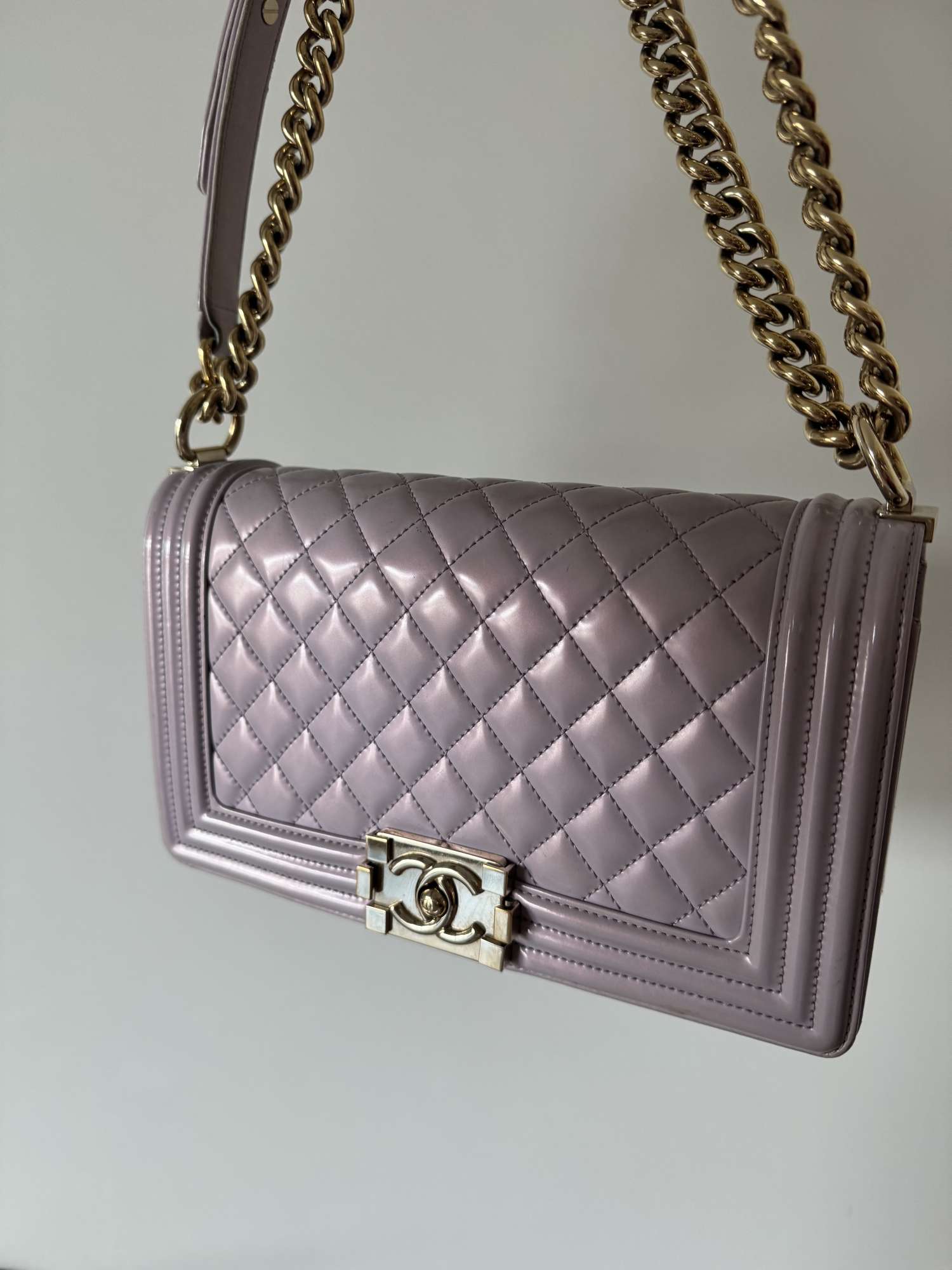 Chanel Purple Quitlted patent leather old medium boy bag