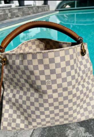 https://vipluxury.sk/Louis Vuitton Artsy