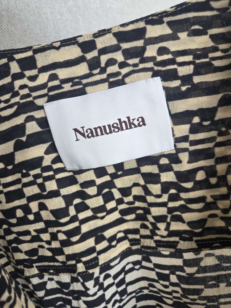 Nanushka pohodlny overal na zavazovanie