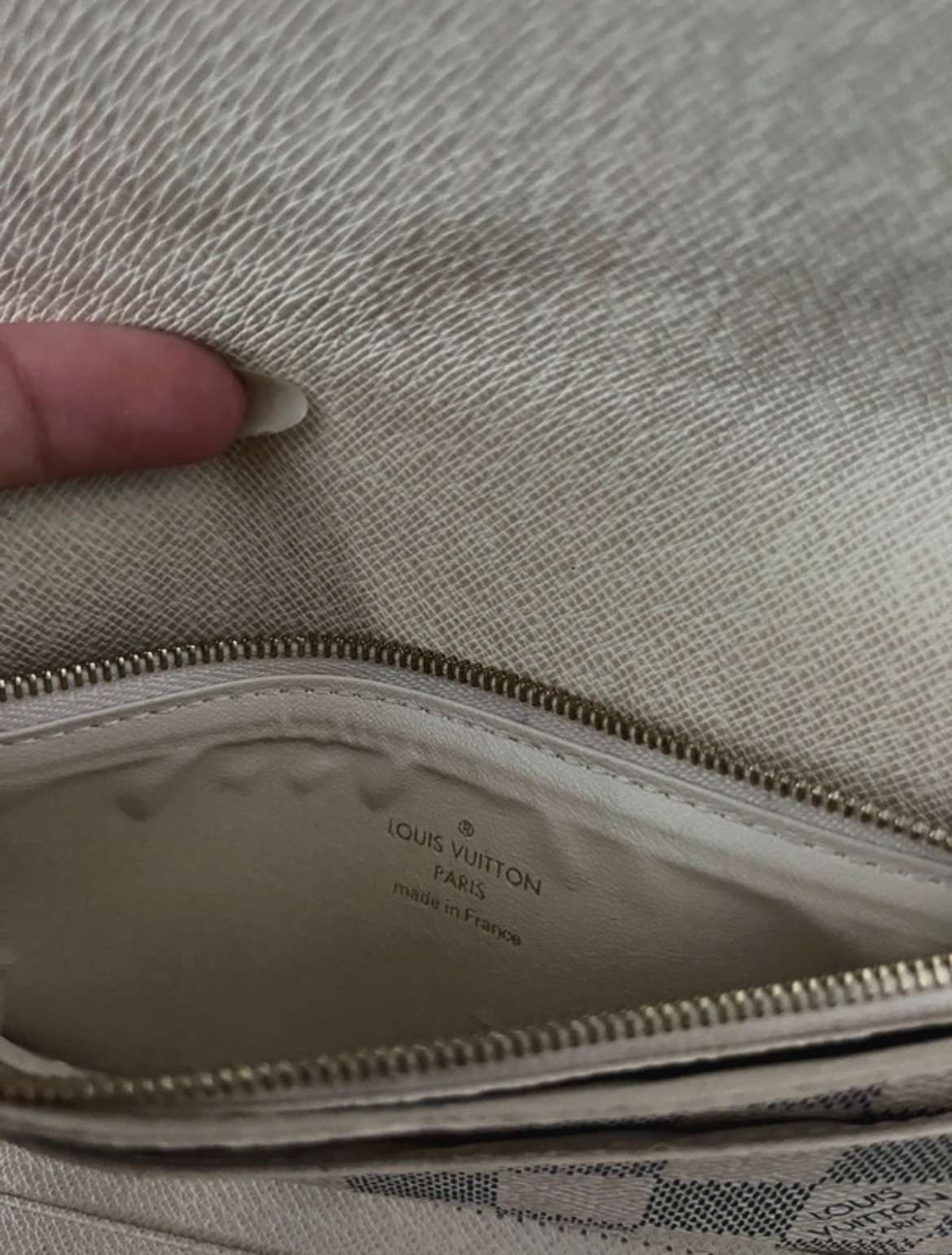 Krémová peněženka Louis Vuitton