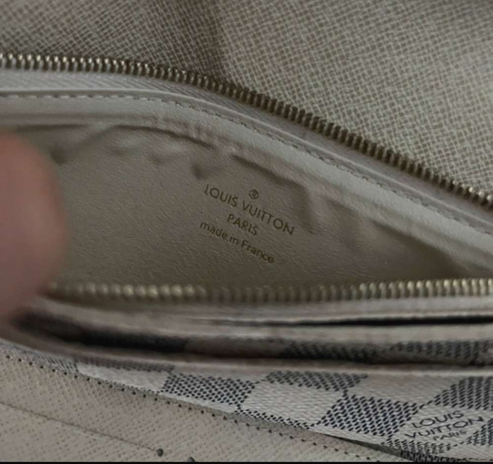 Krémová peněženka Louis Vuitton