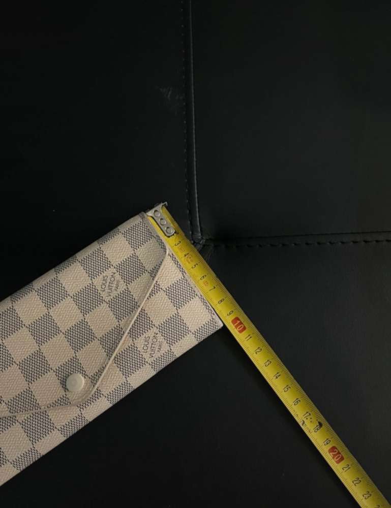 Krémová peněženka Louis Vuitton