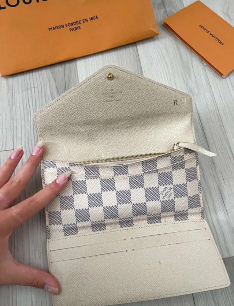 Krémová peněženka Louis Vuitton