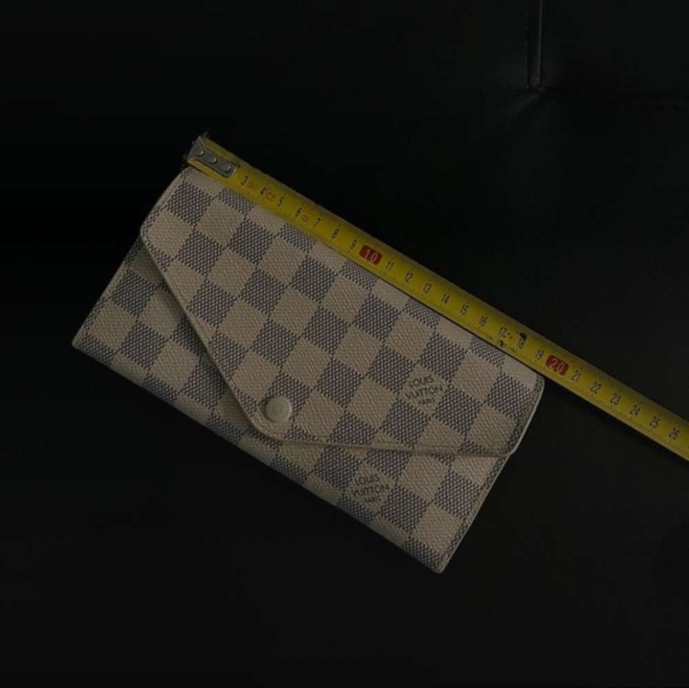 Krémová peněženka Louis Vuitton