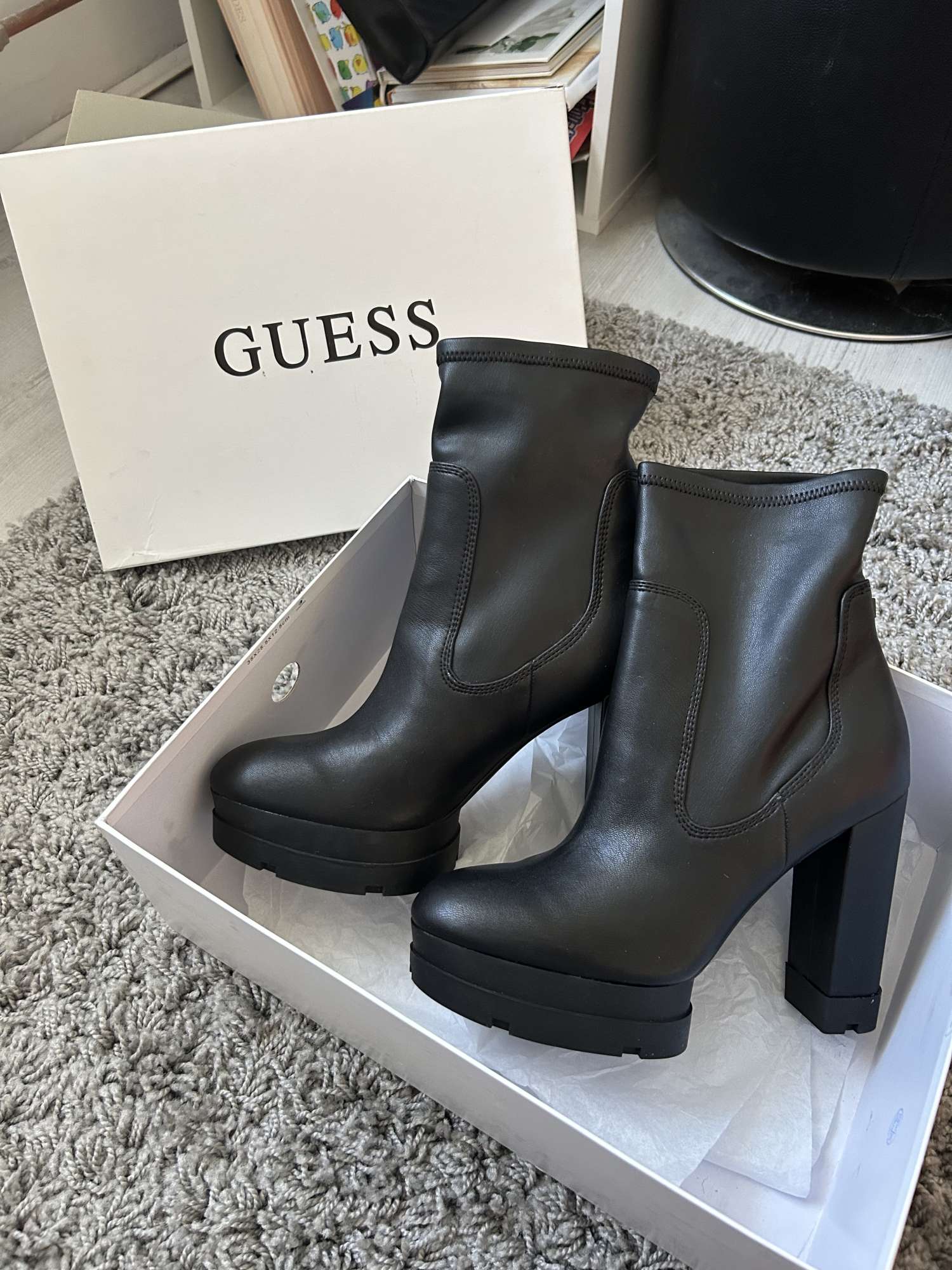 Kožené polokozačky guess