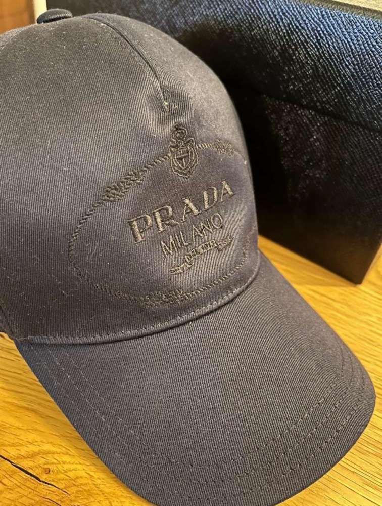 Prada šiltovka