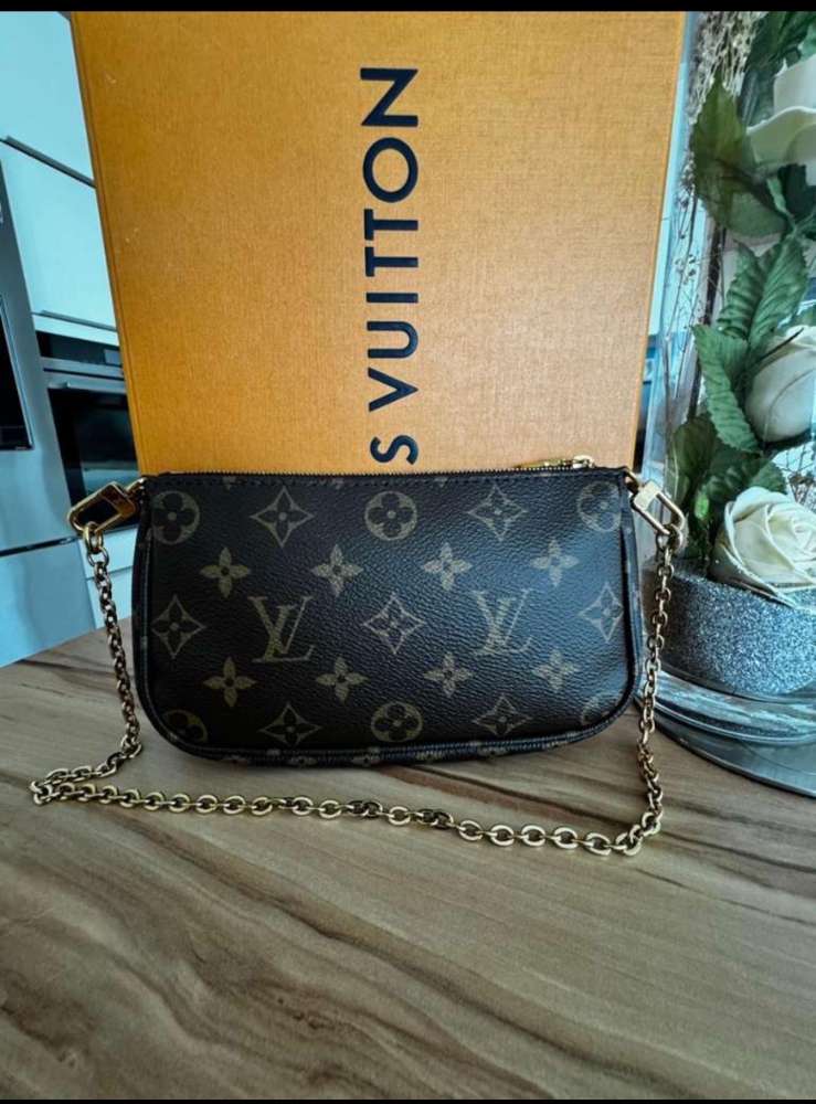 Louis Vuitton mini pochette