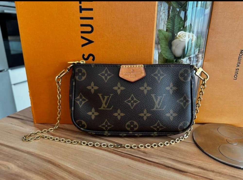 Louis Vuitton mini pochette