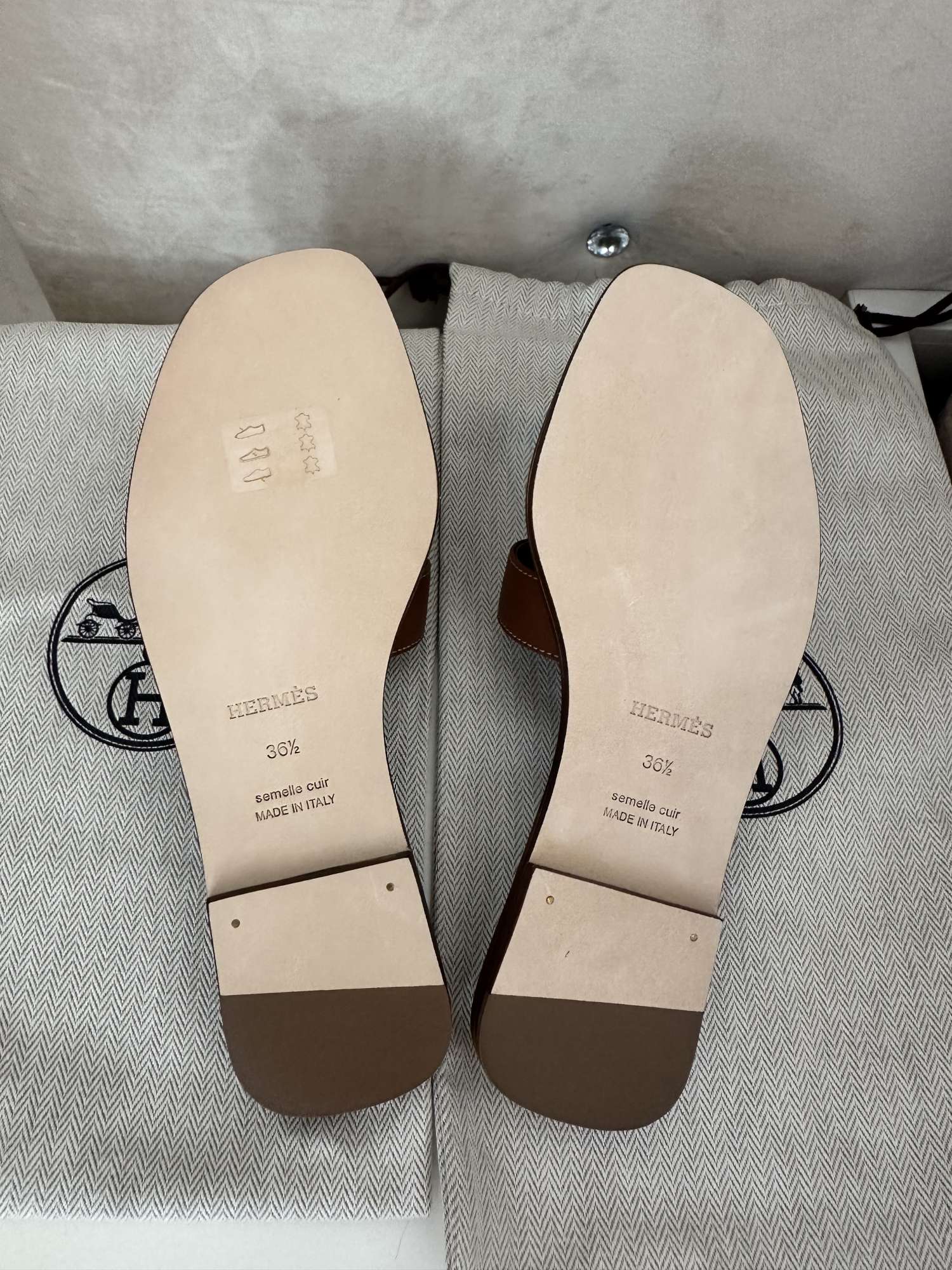 Nové šľapky HERMES model ORAN GOLD 36,5