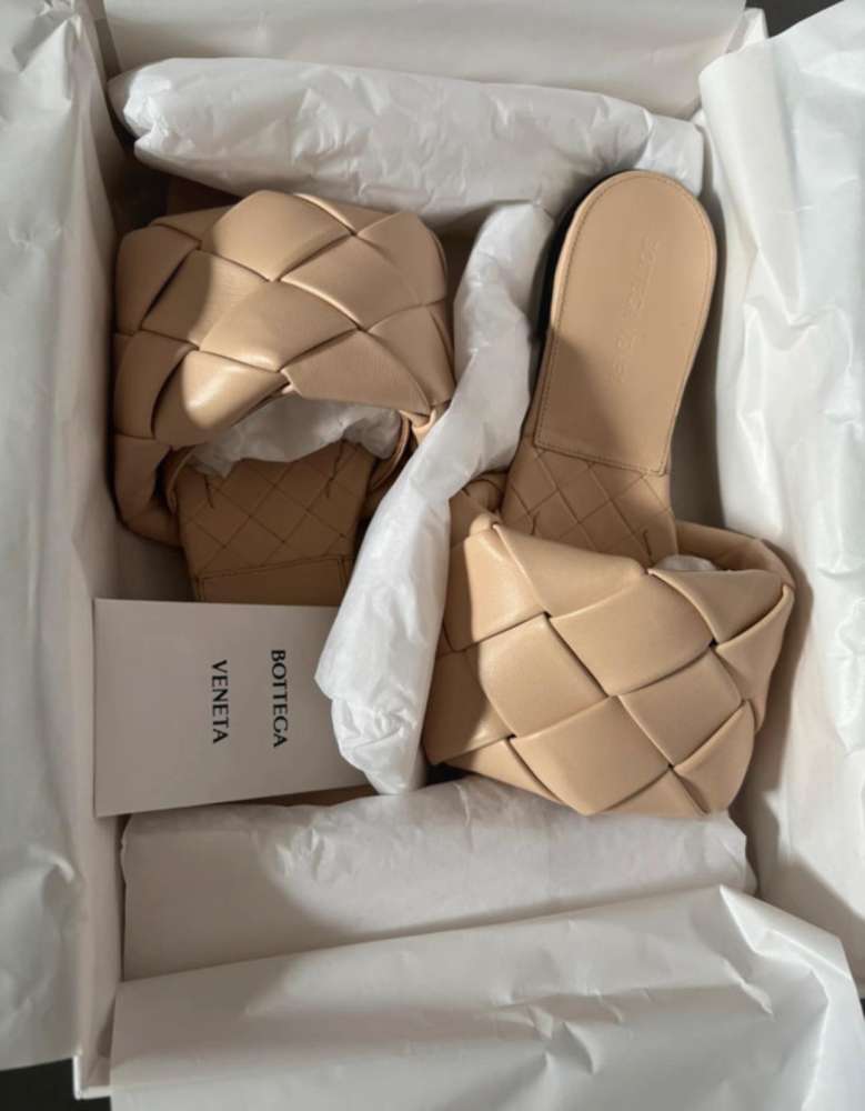 Bottega Veneta šľapky