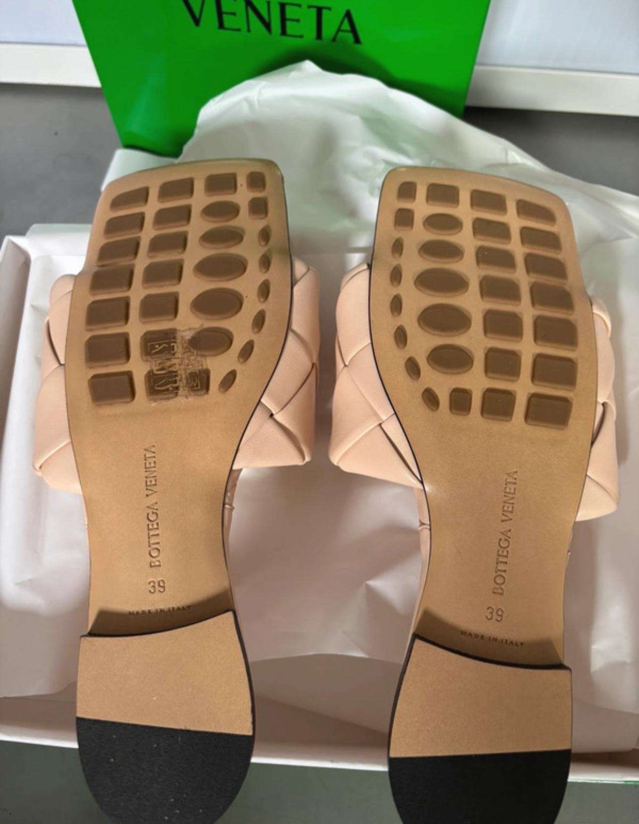 Bottega Veneta šľapky