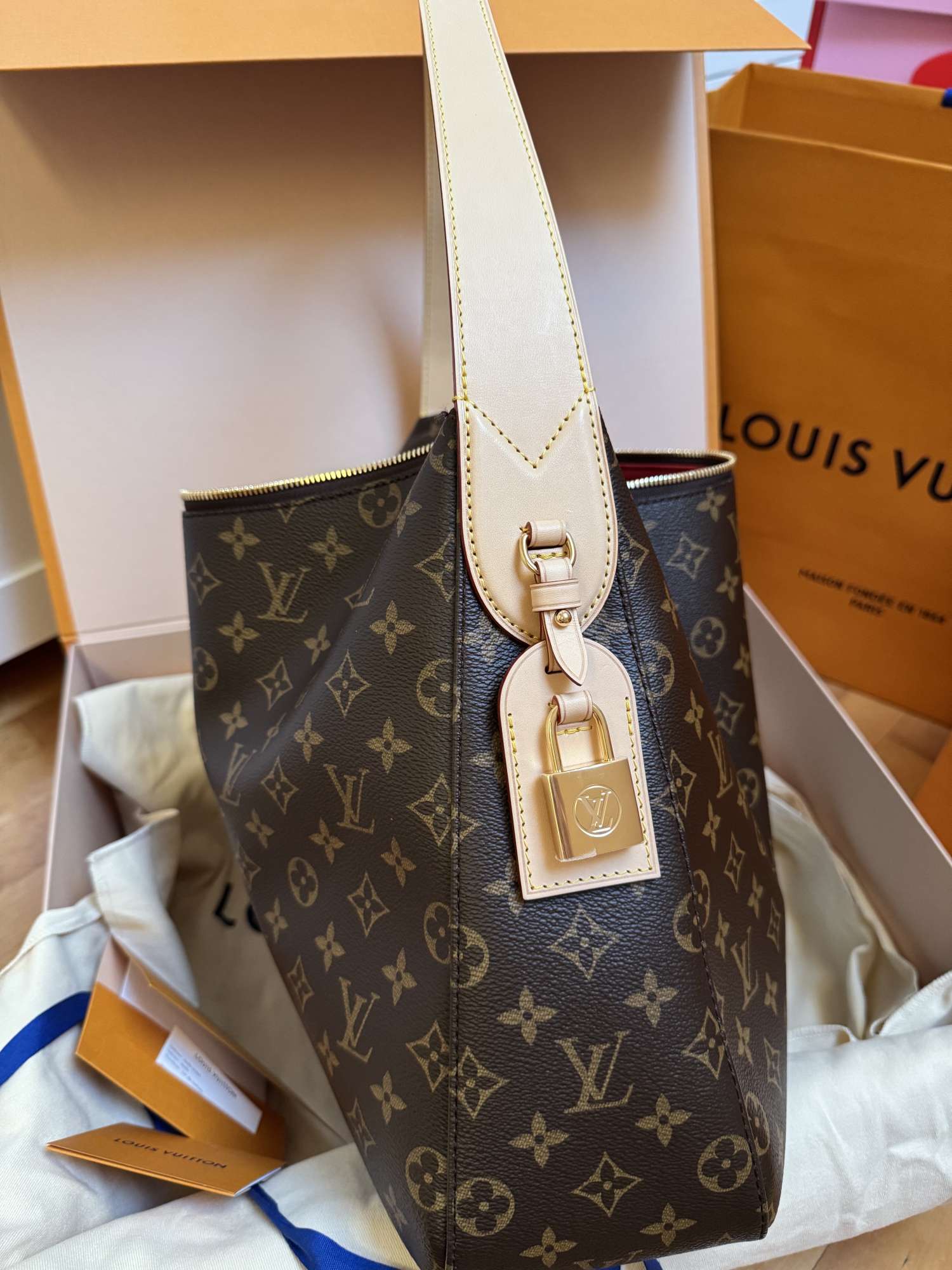 Louis Vuitton Slouchy bag MM
