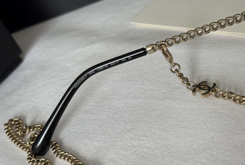 Chanel slnečné okuliare s retiazkou