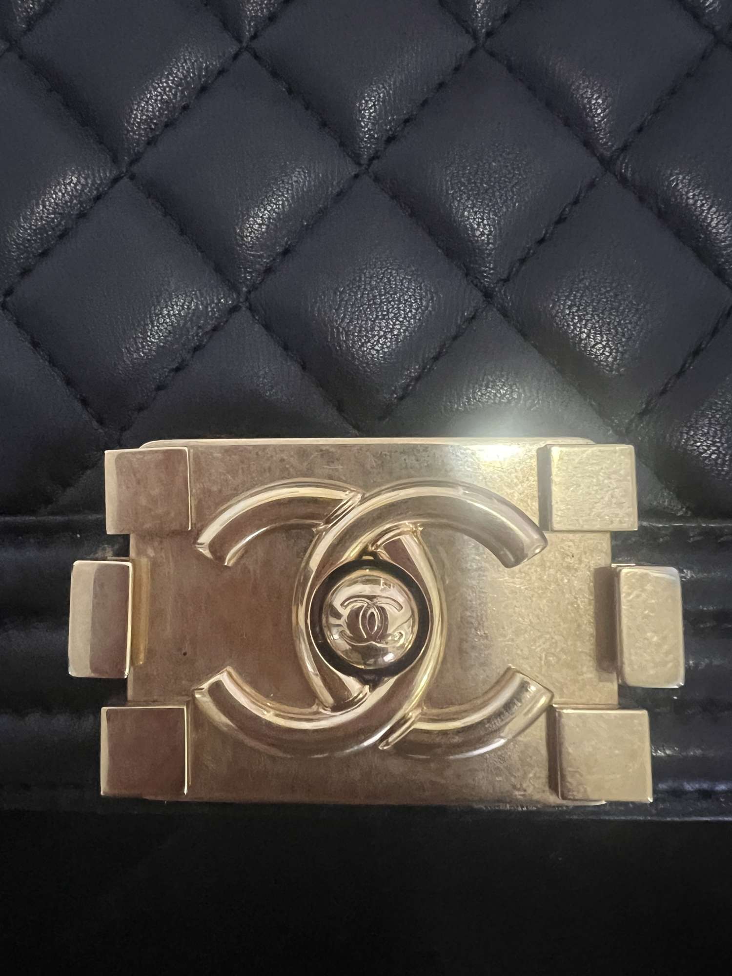 Chanel Boy Medium Cerna