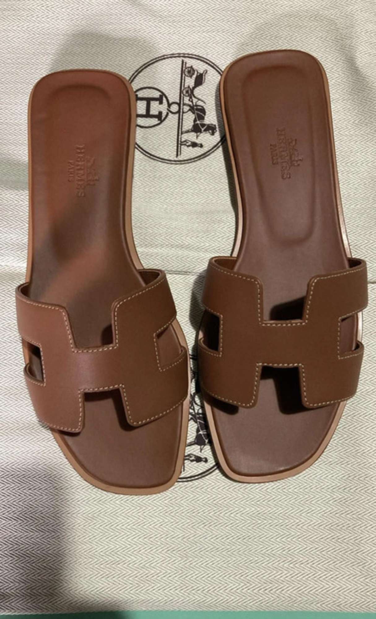 Nové papuče HERMES model ORAN zlatá 37,5