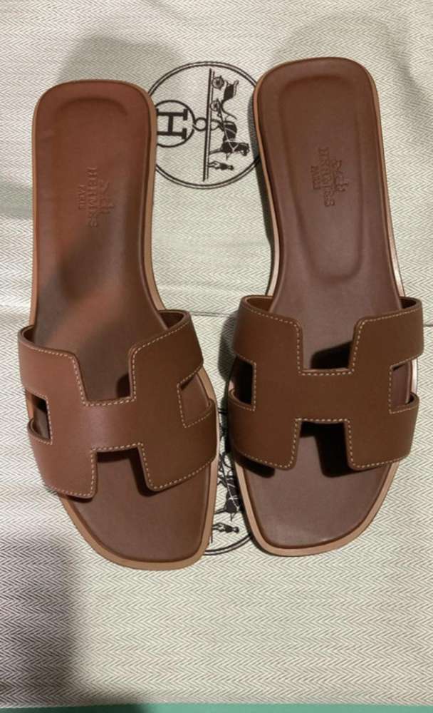 Nové papuče HERMES model ORAN zlatá 37,5