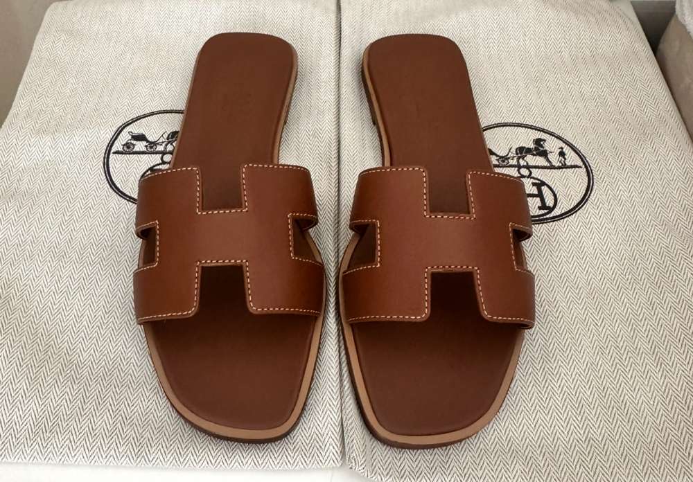 Nové papuče HERMES model ORAN zlatá 37,5