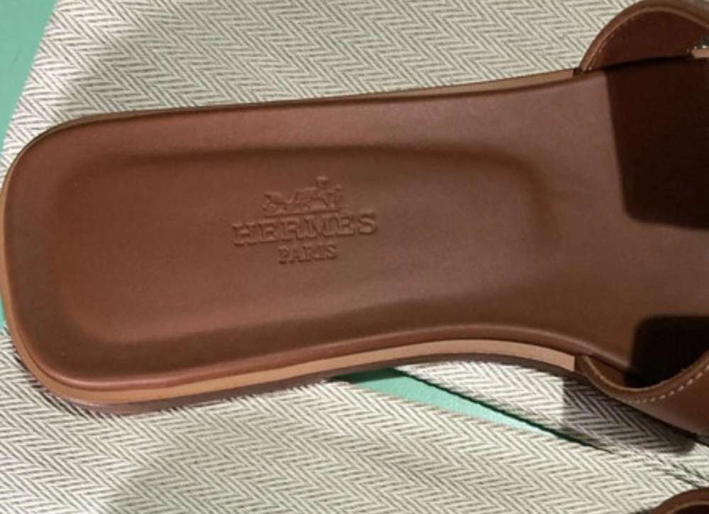 Nové papuče HERMES model ORAN zlatá 37,5