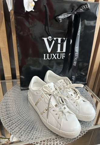 https://vipluxury.sk/Valentino tenisky
