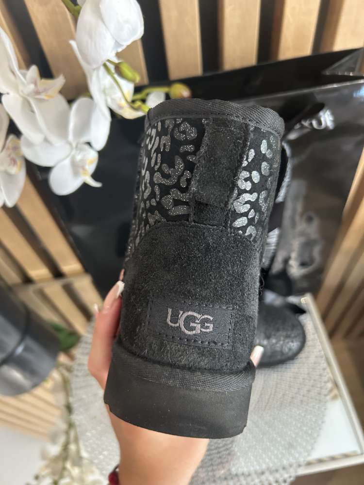 UGG snehule