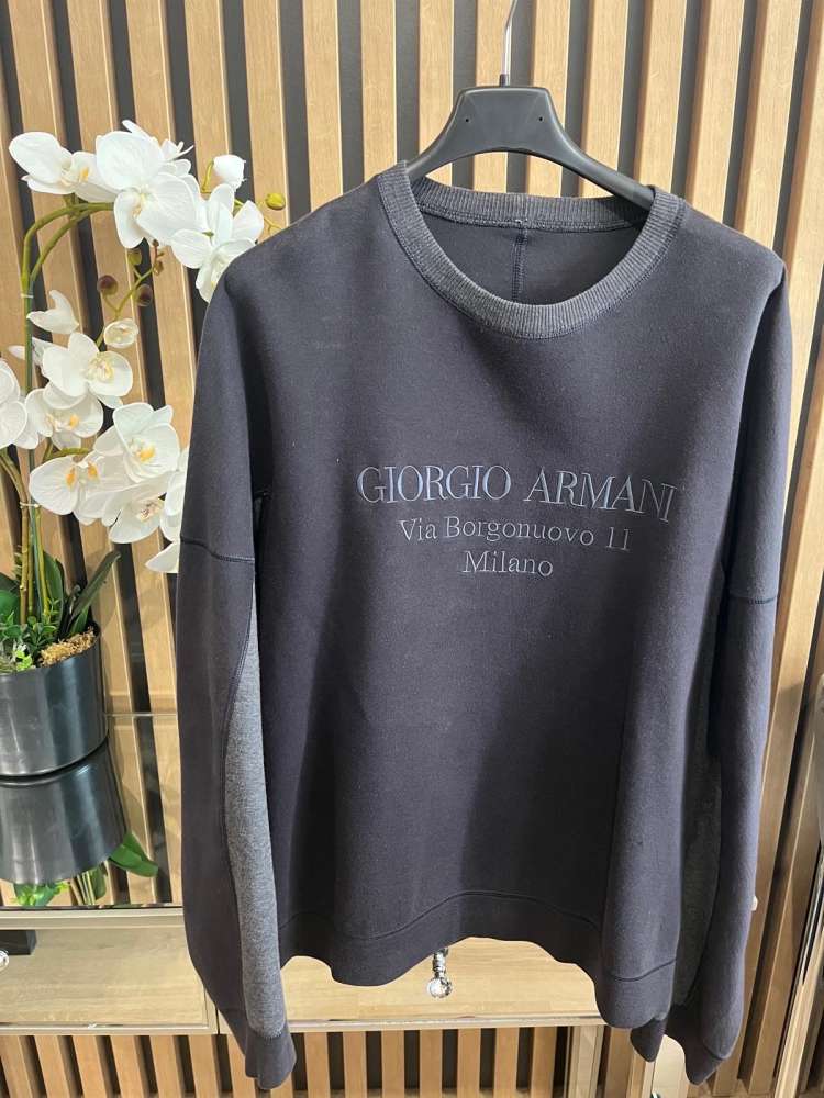 Giorgio Armani sveter