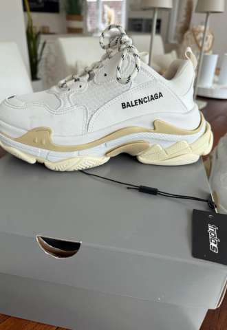 https://vipluxury.sk/Balenciaga triple S tenisky