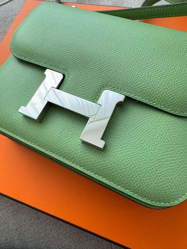Hermes Constance 18