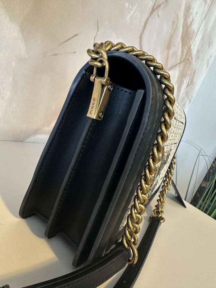 Stylova crossbody kabelka Pinko Love Click