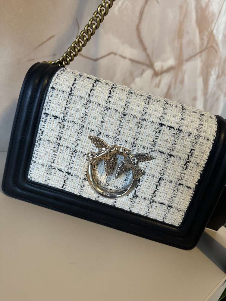 Stylova crossbody kabelka Pinko Love Click