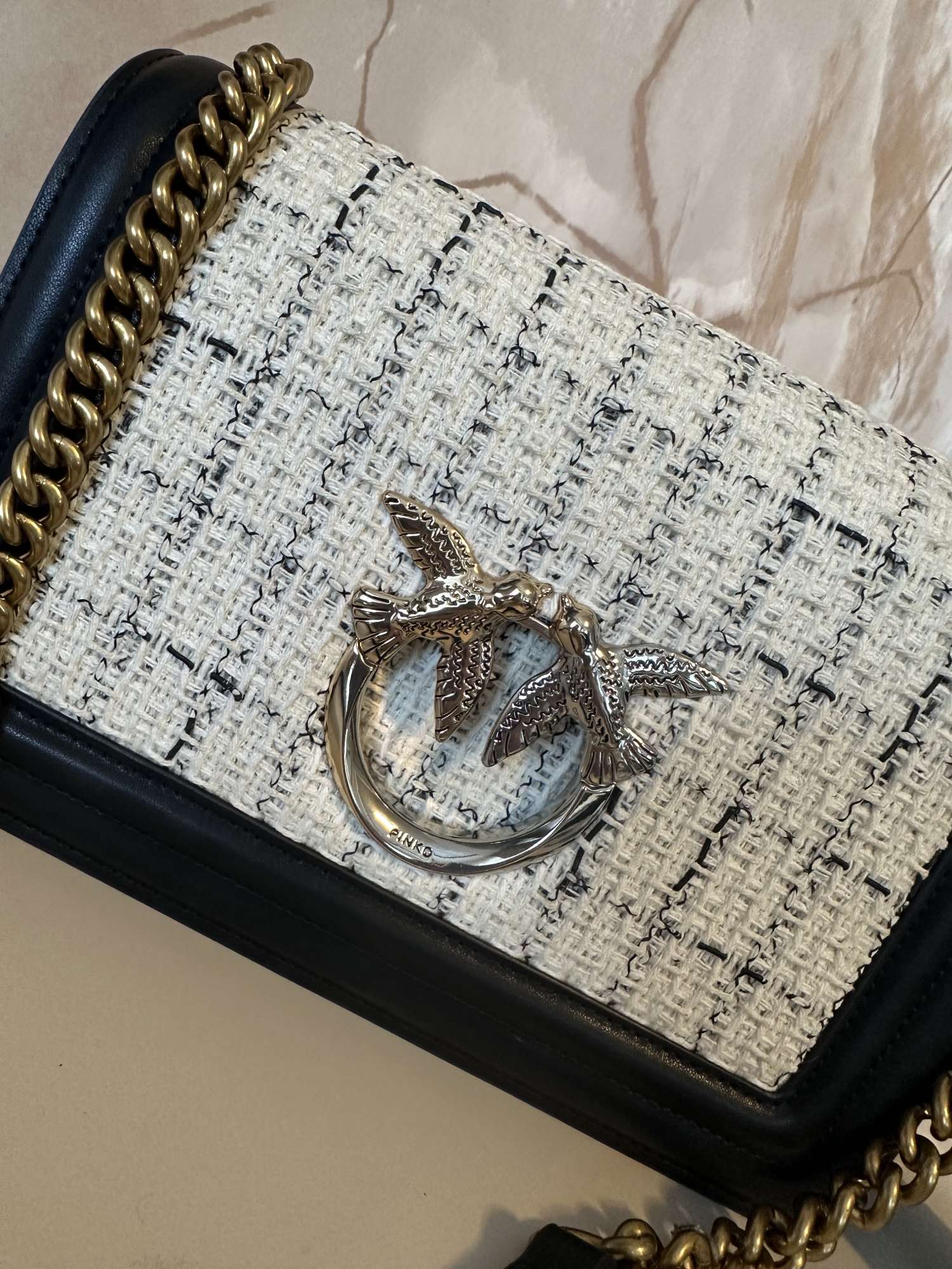 Stylova crossbody kabelka Pinko Love Click