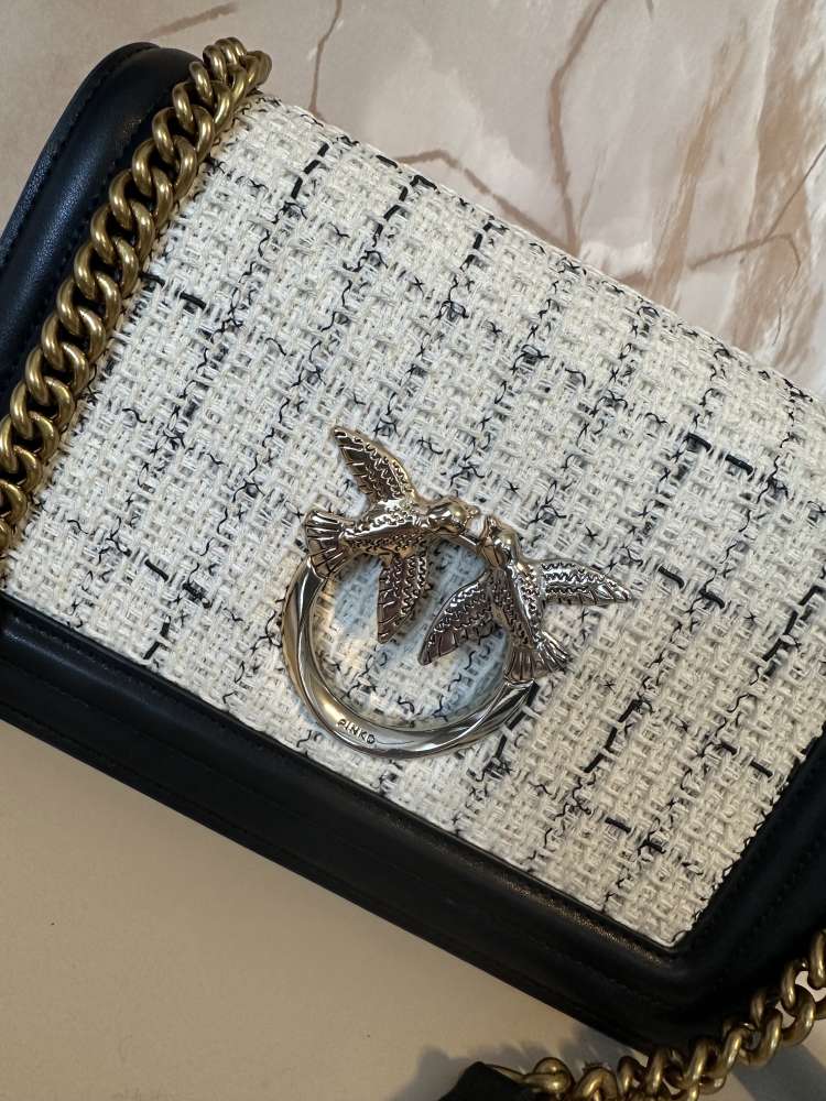 Stylova crossbody kabelka Pinko Love Click