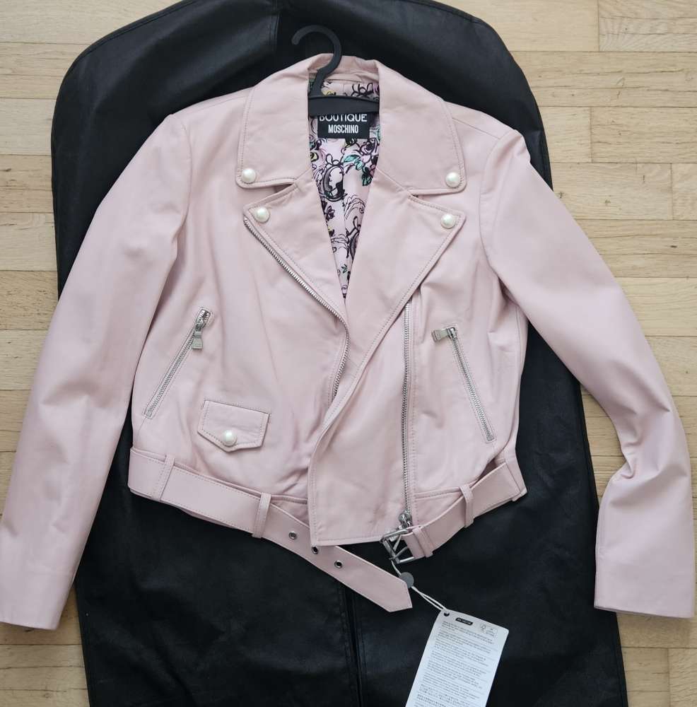 Moschino Butique v38