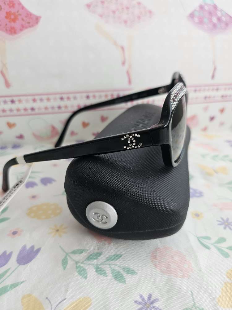 CHANEL slnečné okuliare