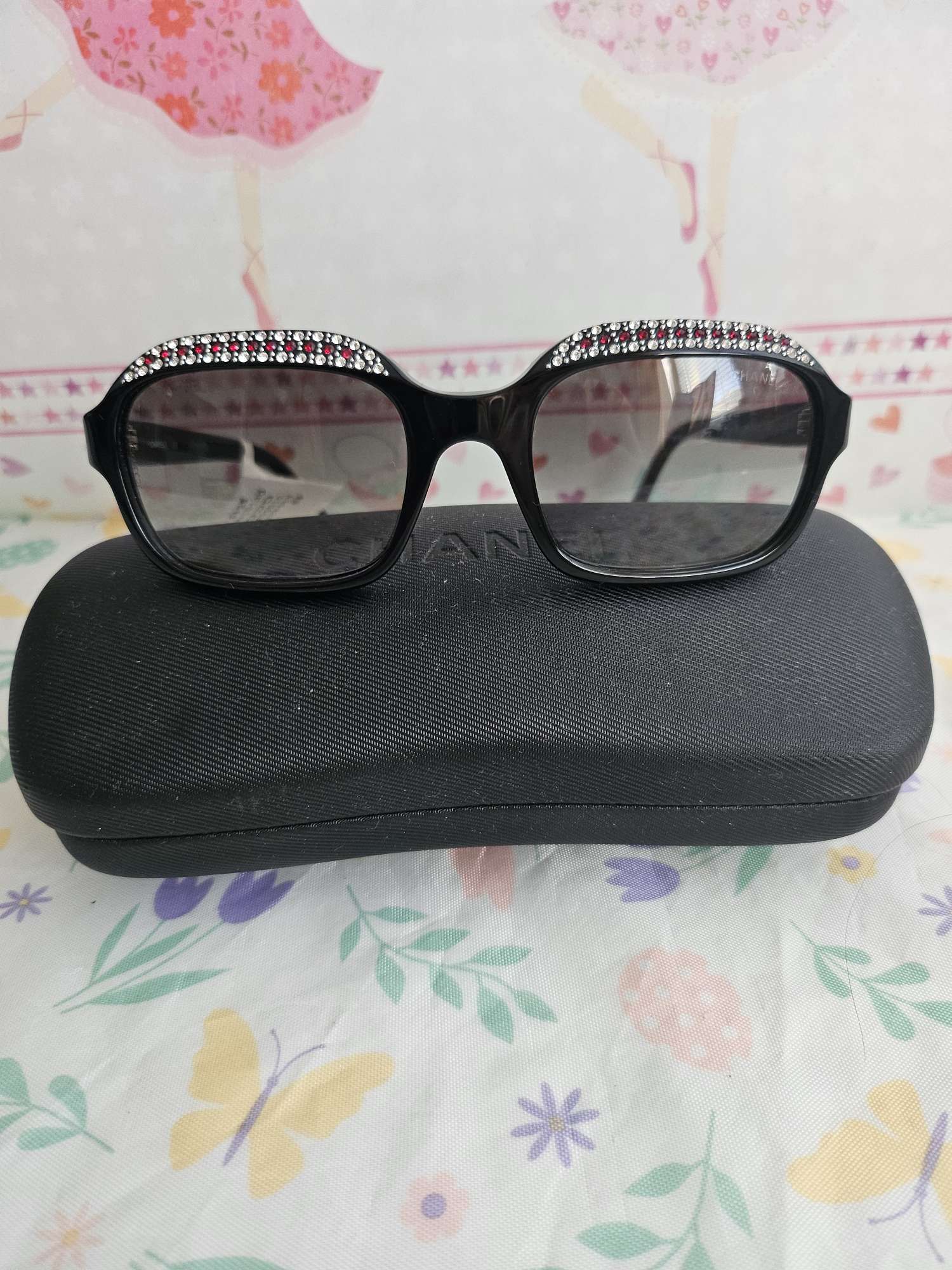 CHANEL slnečné okuliare