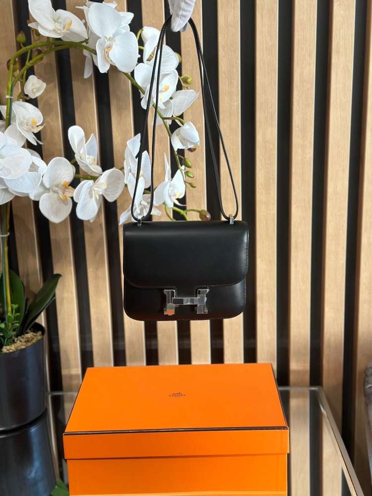 Hermes Constance 18