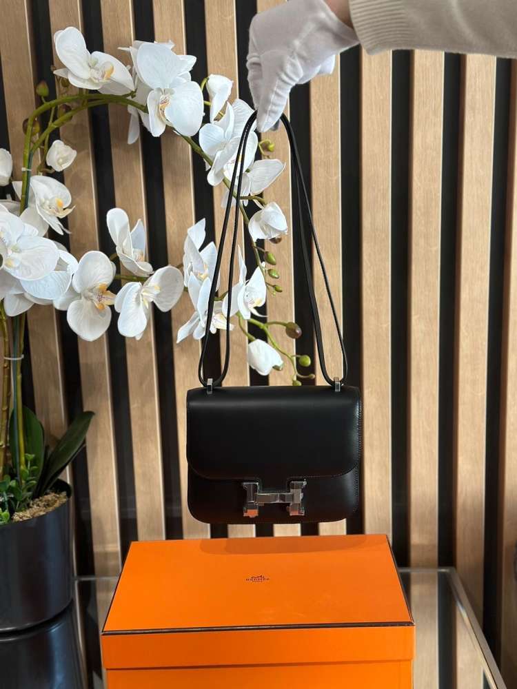 Hermes Constance 18