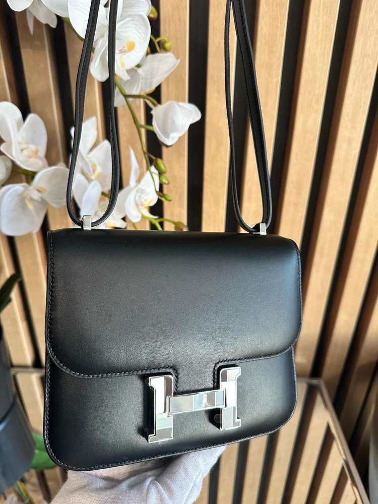 Hermes Constance 18