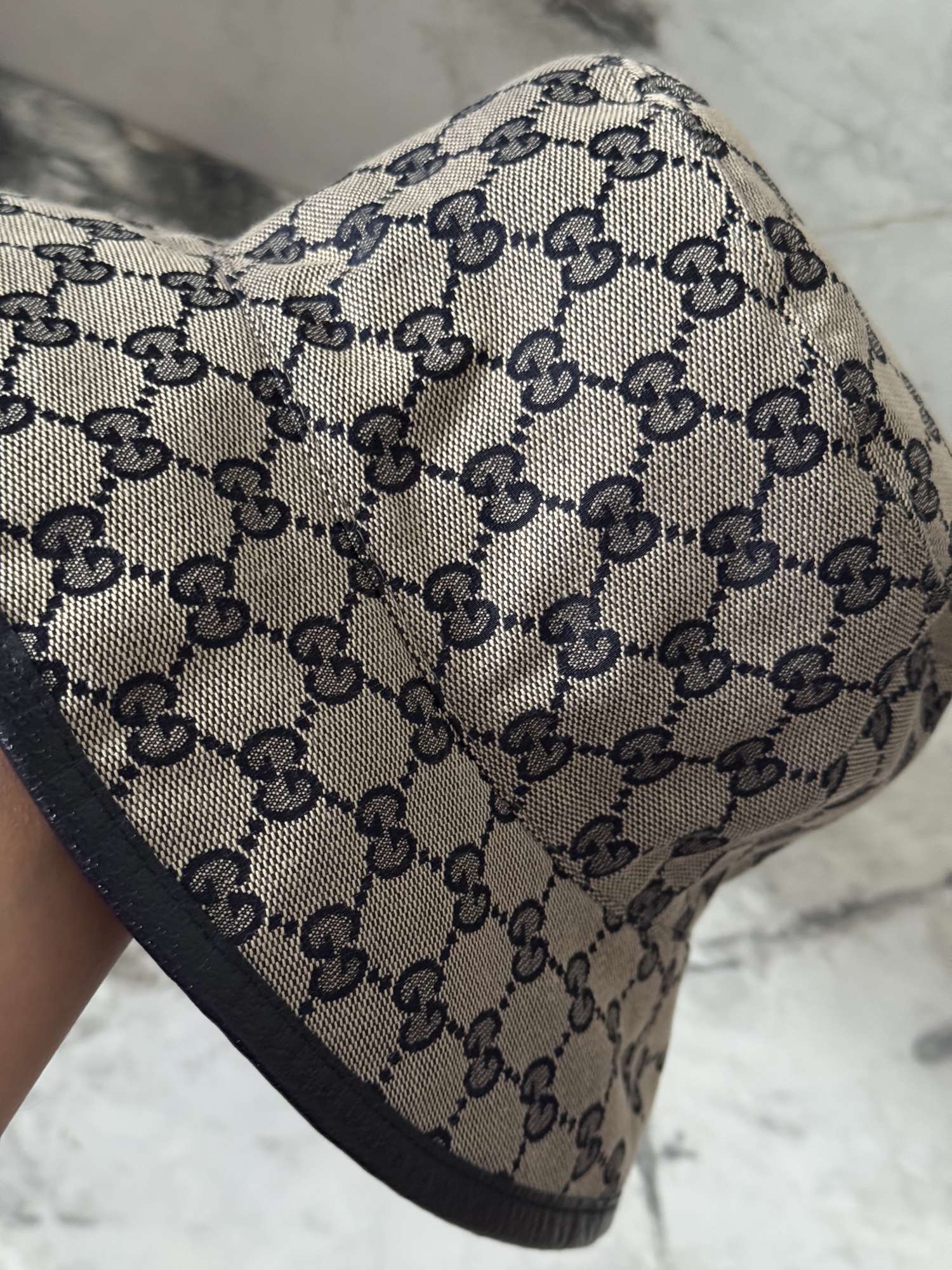 Gucci obojstranny klobuk