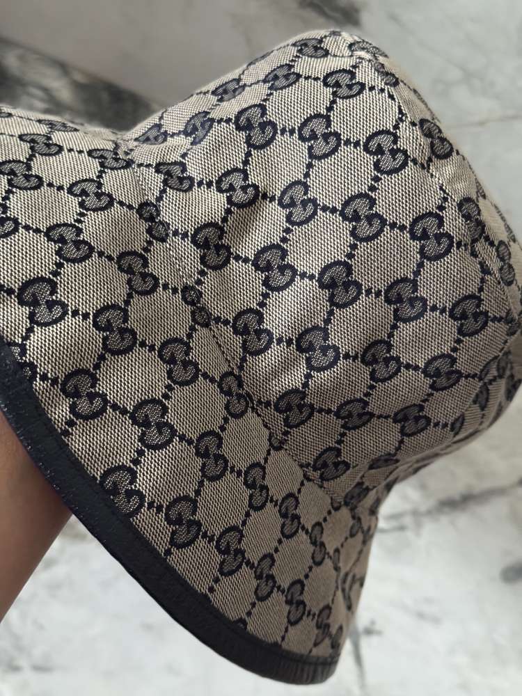 Gucci obojstranny klobuk