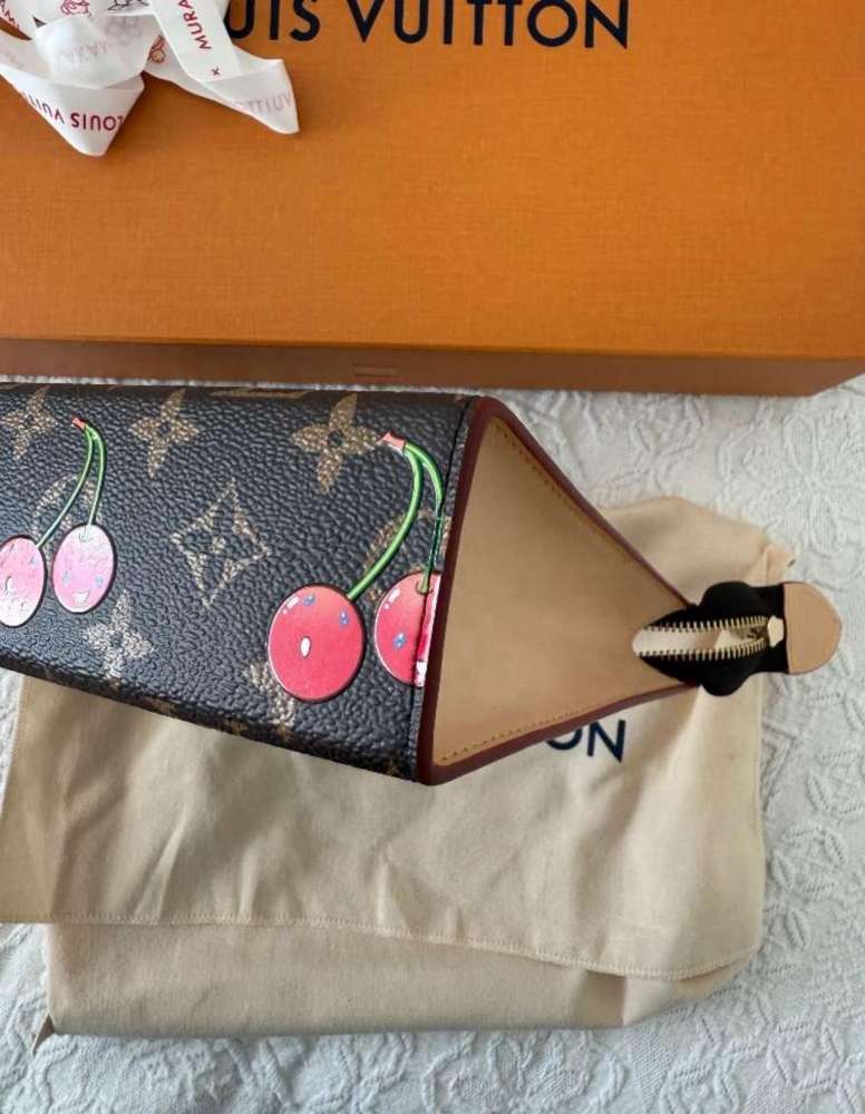 Louis Vuitton pochette