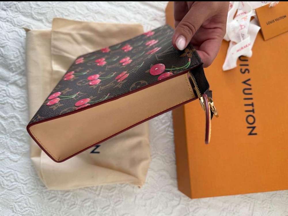 Louis Vuitton pochette