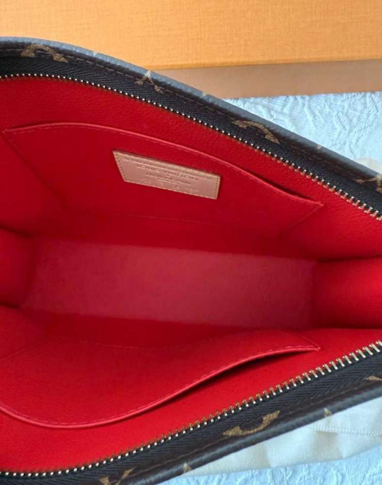 Louis Vuitton pochette