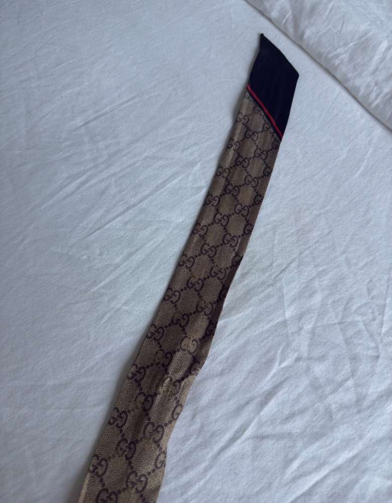 Gucci neck bow