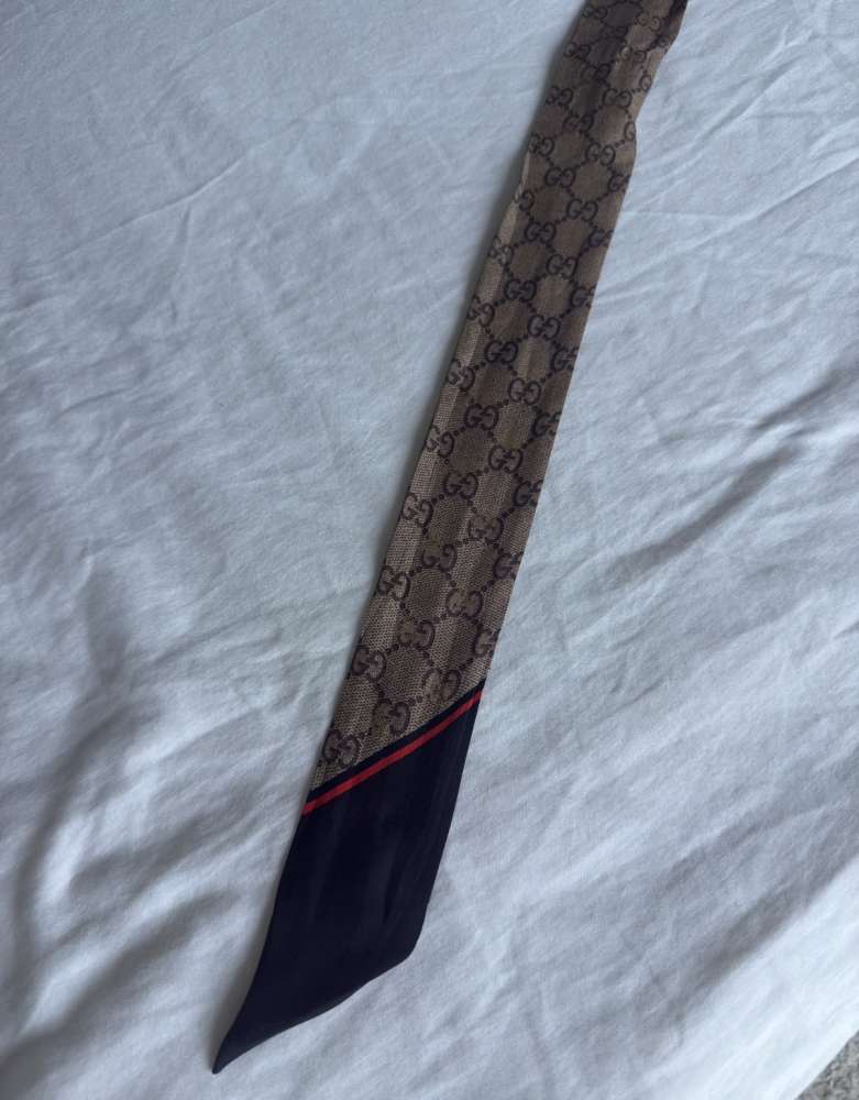 Gucci neck bow