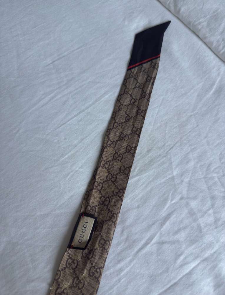 Gucci neck bow