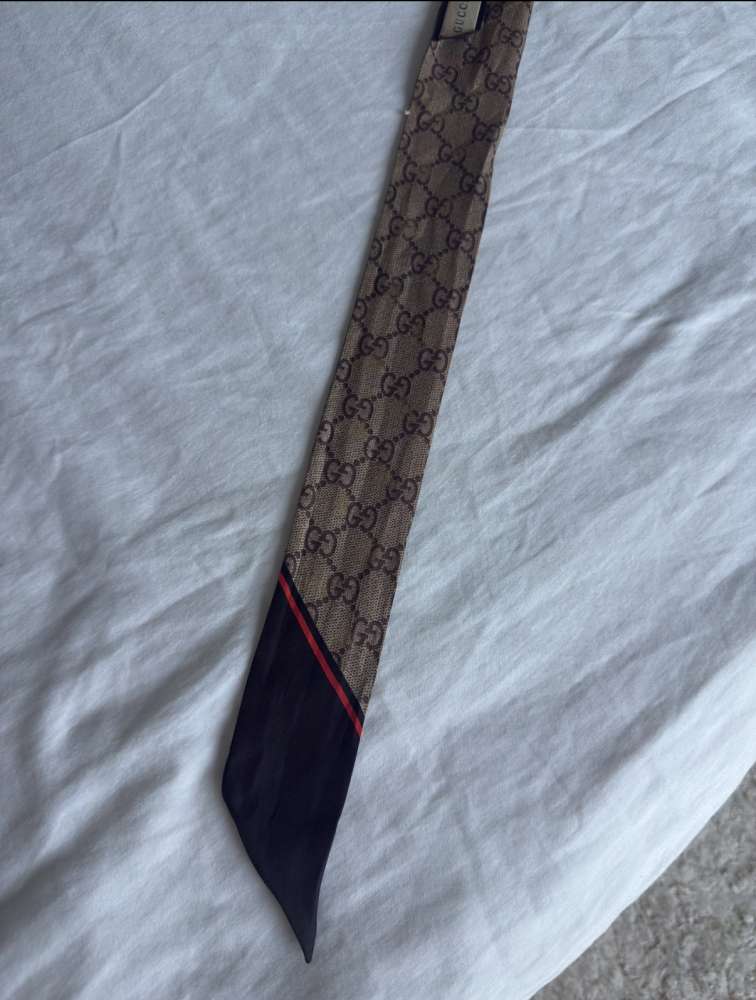 Gucci neck bow