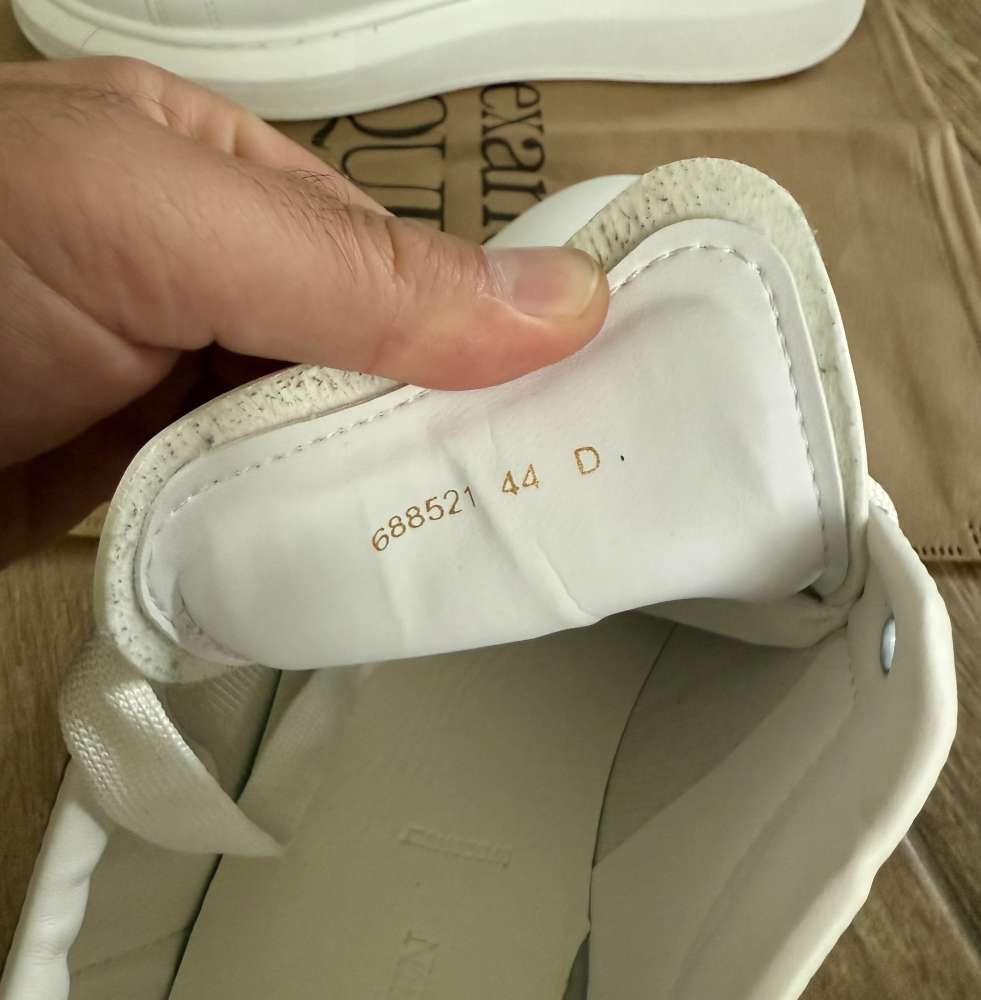 Alexander McQueen 44