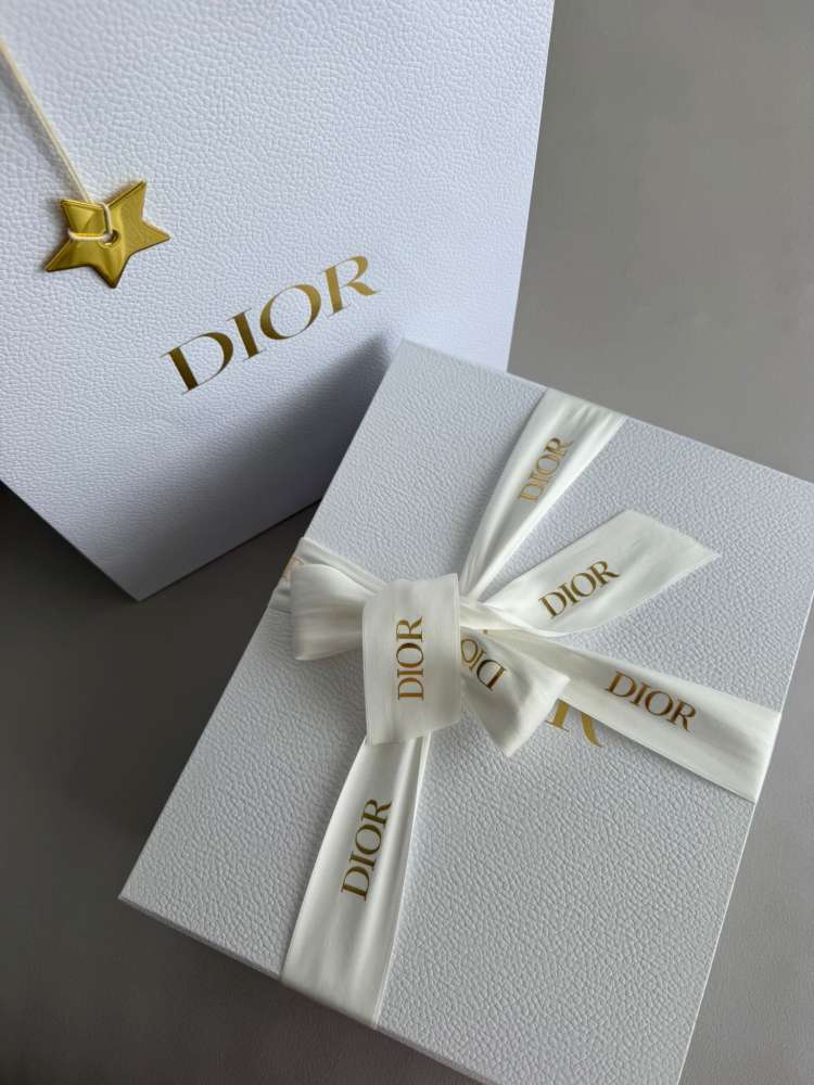 Christian Dior klobuk