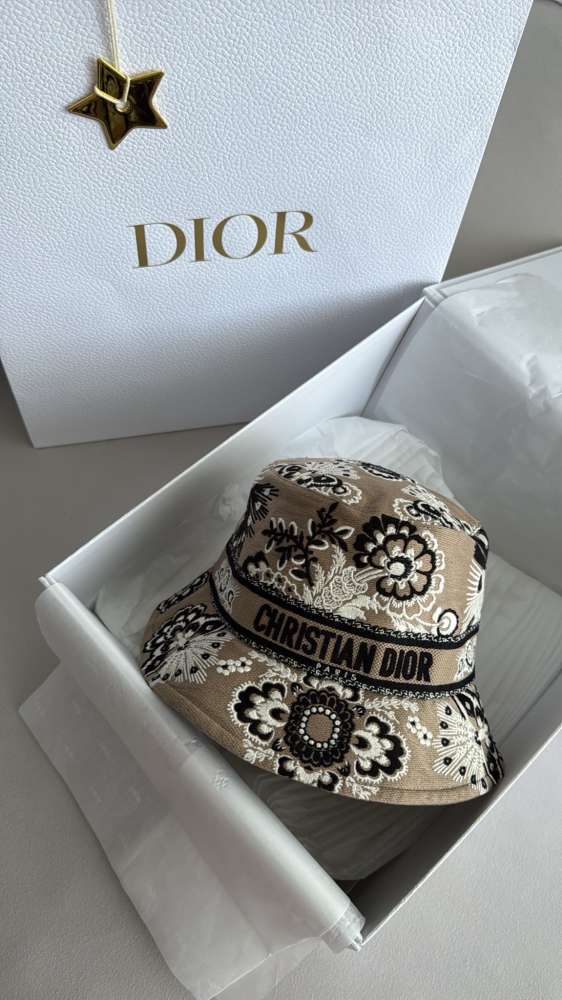 Christian Dior klobuk
